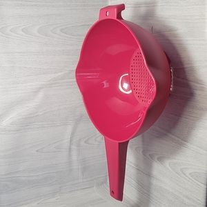 Tupperware Large Strainor Vineyard New